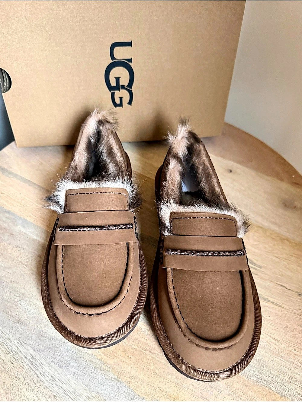 NWT UGG Ellis Nubuck Loafer Brown Fur Loafers 
US 6